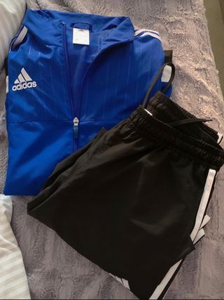 Chandal Adidas negro de segunda mano en WALLAPOP