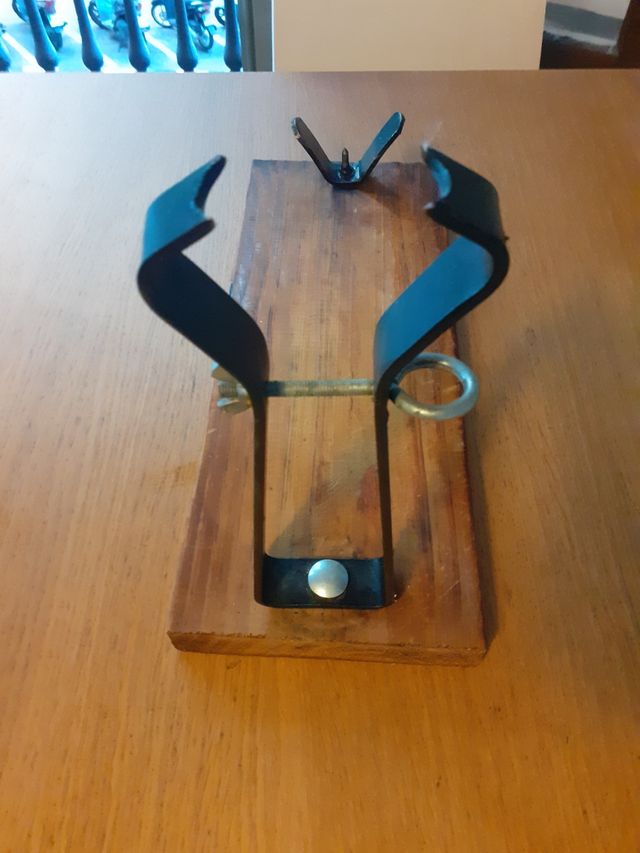 Tabla y cuchillo para cortar jamón