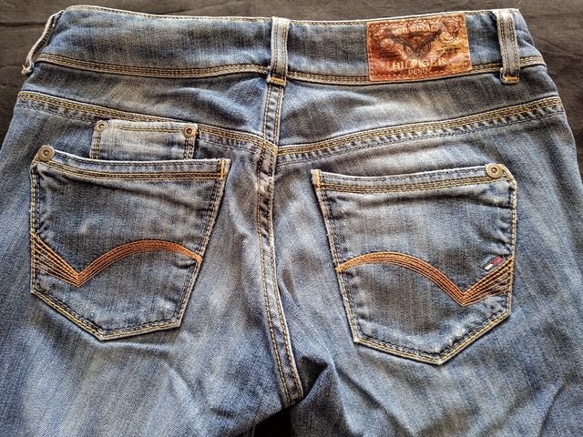 Pantalón Vaquero Mujer "Tommy Hilfiger". T-28/34