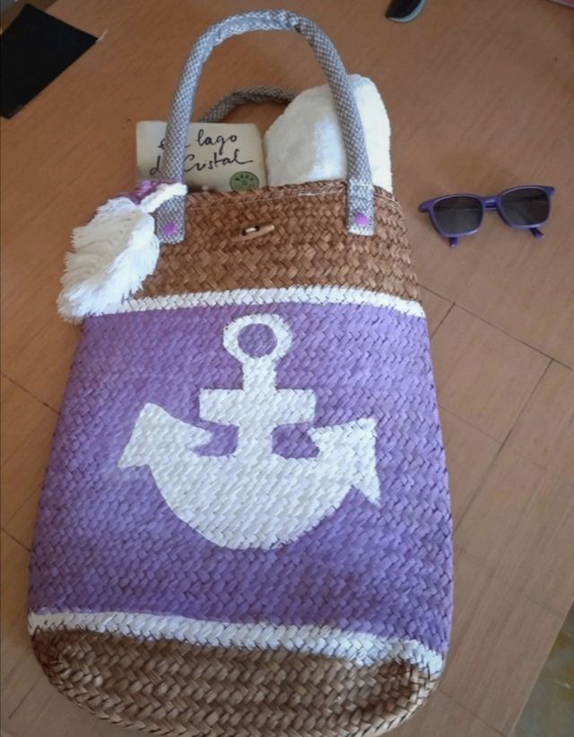 Bolso de hombro mimbre.