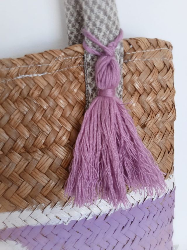 Bolso de hombro mimbre.