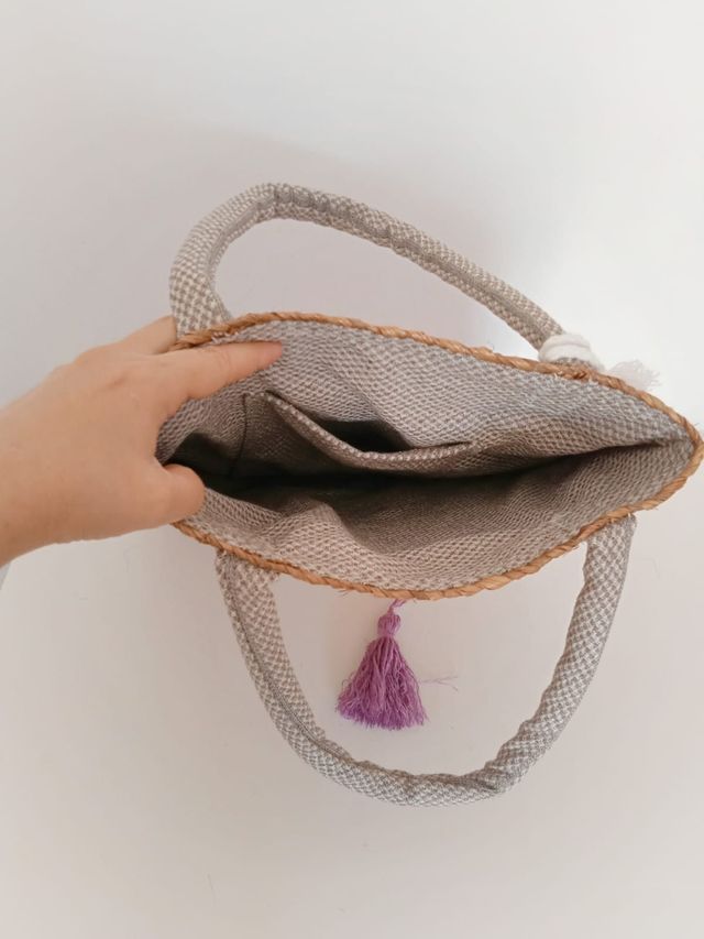 Bolso de hombro mimbre.