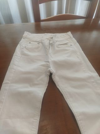 Pantalon vaquero blanco Pull\u0026amp;Bear talla 34 de segunda mano por 7 EUR en  Madrid en WALLAPOP