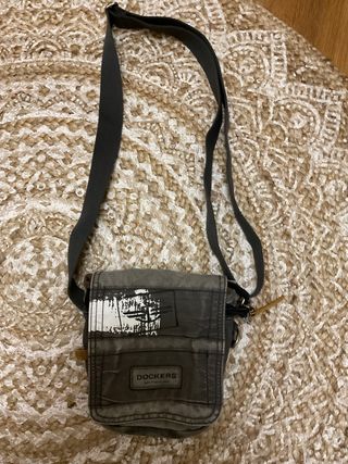 BOLSO BANDOLERA DE HOMBRE DOCKERS de segunda mano por 15 EUR en Fuenlabrada  en WALLAPOP