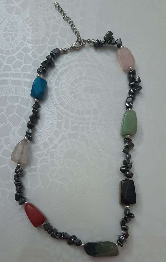 Collar y pulsera de piedras