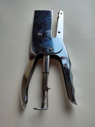 Grapadora de oficina PETRUS 222 de segunda mano por 4 EUR en Bargas en  WALLAPOP