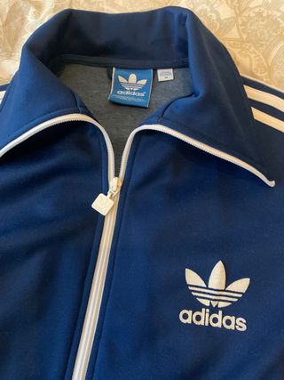 Chandal Adidas retro de segunda mano en WALLAPOP