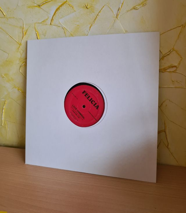 Felicia - Love Criminal