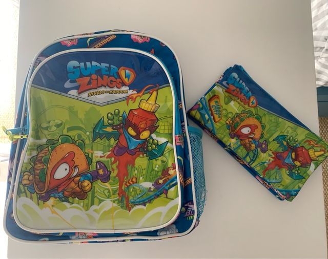 Mochila +estuche súper zings