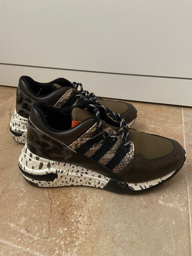 Deportiva animal print