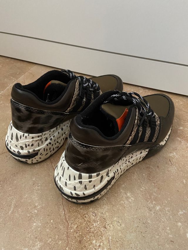 Deportiva animal print