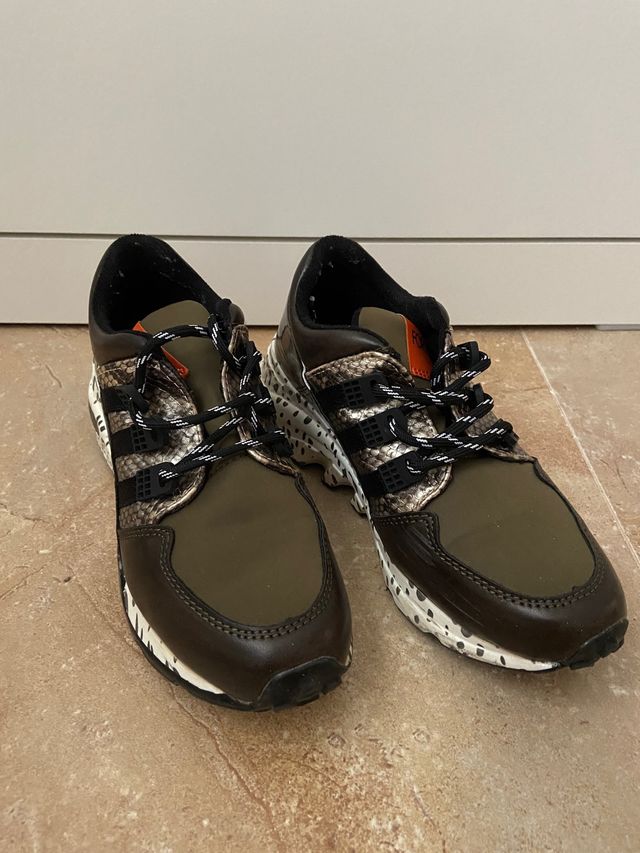 Deportiva animal print