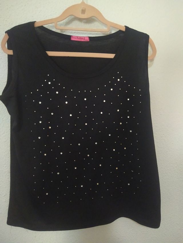 camiseta negra con brillo