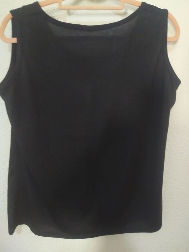 camiseta negra con brillo