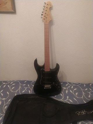 Guitarra eléctrica Kirk Hammett Student Series de segunda mano por 150 EUR  en Madrid en WALLAPOP