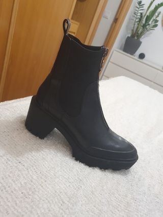 Botines Zara con cremallera de segunda mano en WALLAPOP