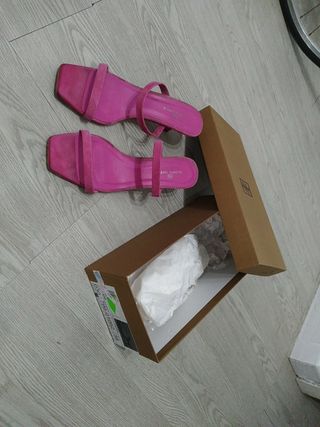 Sandalias rosa gloria ortiz de segunda mano por 25 EUR en Málaga en WALLAPOP