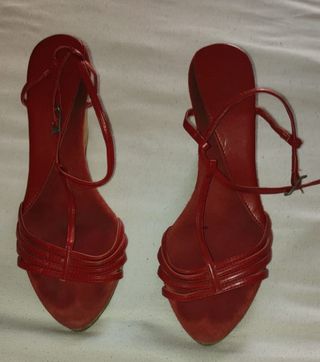 Sandalias de cuña rojas de segunda mano en WALLAPOP