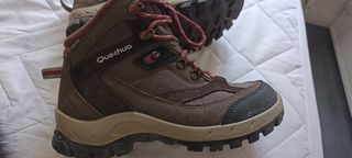 Botas Quechua FORCLAZ 500 de segunda mano por 15 EUR en Velilla de San  Antonio en WALLAPOP