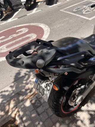 Baul moto con soporte de segunda mano en Barcelona en WALLAPOP