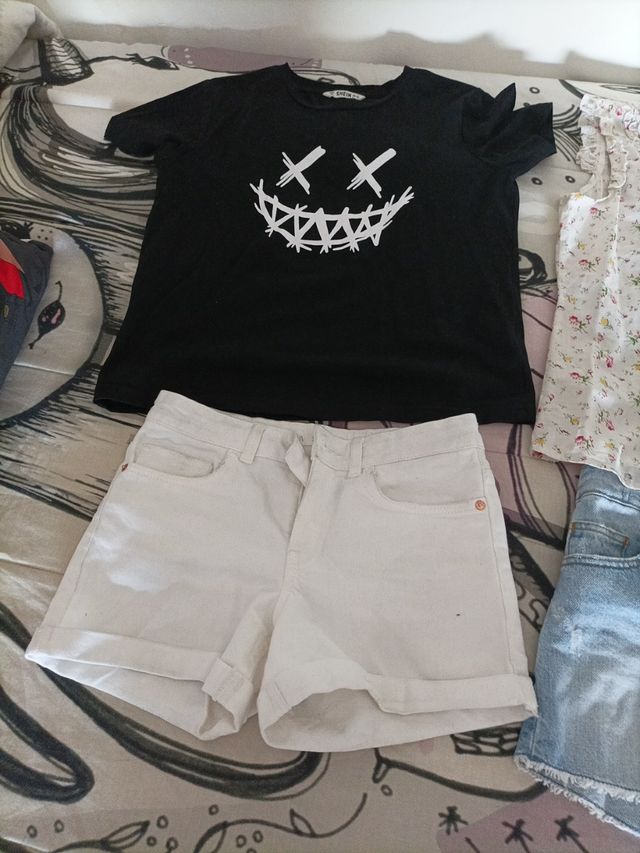 conjunto camiseta y pantalón