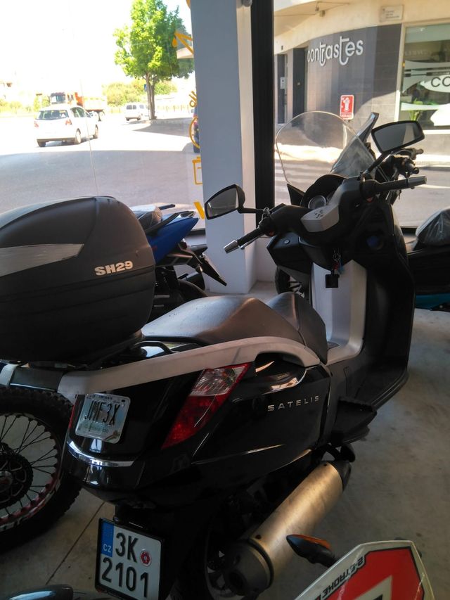 Juego tapas peugeot satelis 125