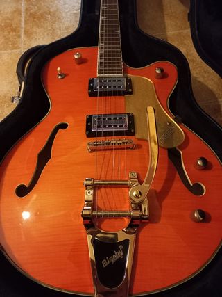 Guitarra semicaja de segunda mano en WALLAPOP