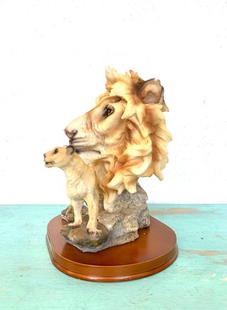 FIGURA VINTAGE DE RESINA
