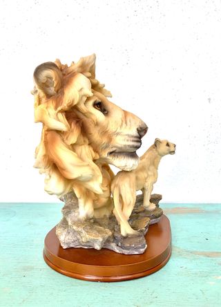 FIGURA VINTAGE DE RESINA