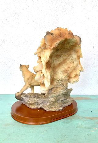 FIGURA VINTAGE DE RESINA