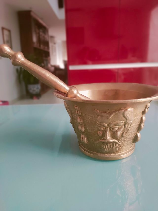 Almirez antiguo de bronce