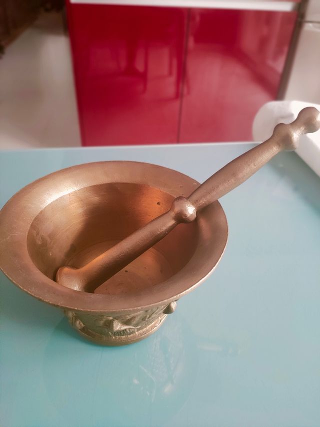 Almirez antiguo de bronce