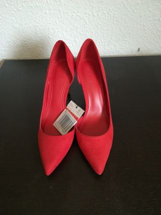 Zapatos tacón rojos 39 Mango de segunda mano por 5 EUR en Madrid en WALLAPOP