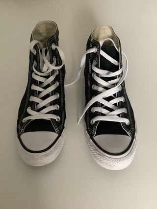 Converse negras 38 de segunda mano por 18 EUR en Boadilla del Monte en  WALLAPOP