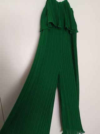 3x2. Mono plisado verde. Zara. L de segunda mano por 14 EUR en Madrid en  WALLAPOP