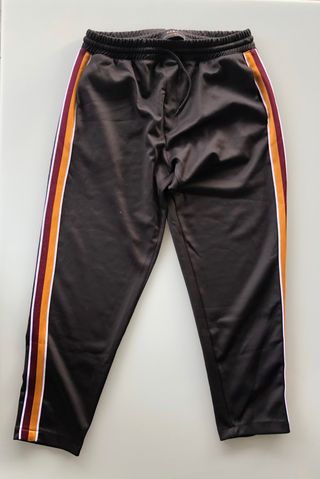 PANTALON CHANDAL HOMBRE ZARA TALLA L de segunda mano por 15 EUR en  Barcelona en WALLAPOP