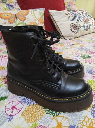Botas Martens plataforma de segunda mano en WALLAPOP