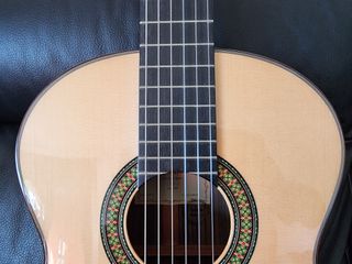 Guitarra Alhambra segunda mano en WALLAPOP