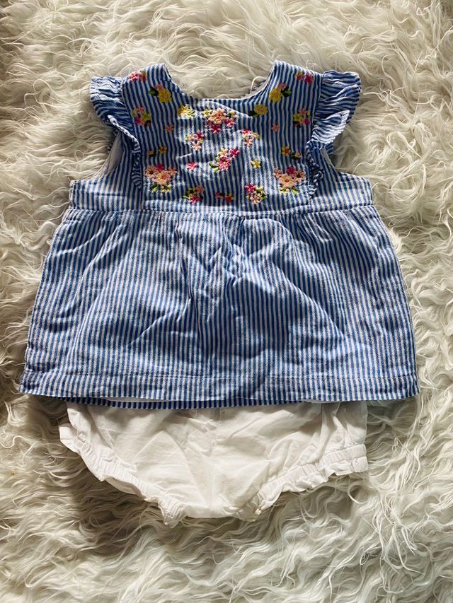 Ropa variada de bebé