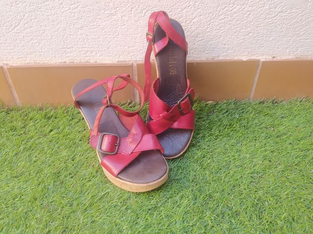 Sandalias de piel nuevas