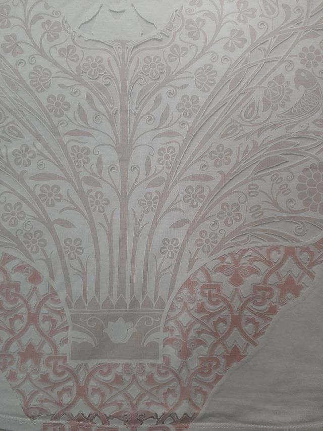 Camiseta blanca con estampados rosa zara