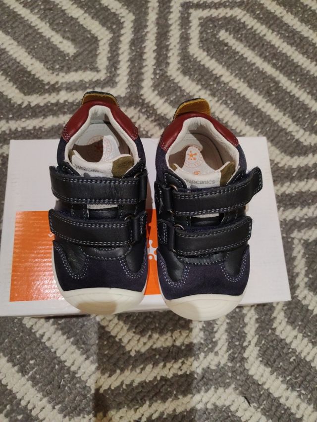 Zapatillas Biomecanics piel niño talla 22.