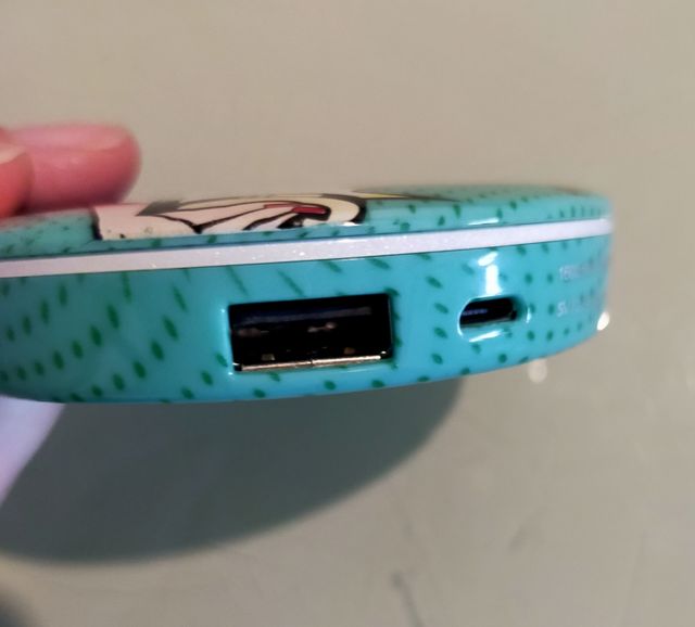 Cargador portátil con espejo