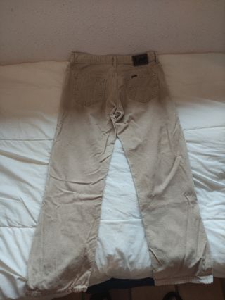 Pantalón pana LEE de segunda mano por 12 EUR en Los Alamos en WALLAPOP