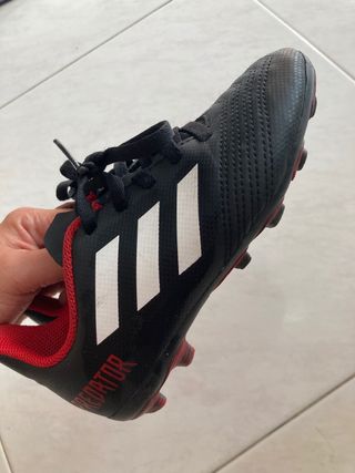 Botas futbol talla 30 de segunda mano por 15 EUR en Barakaldo en WALLAPOP