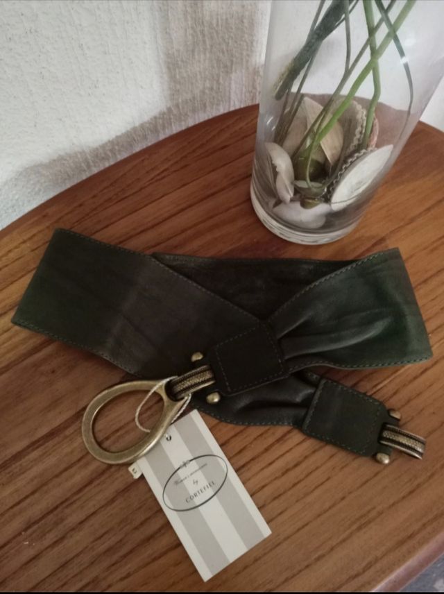 Cinturón de piel de bovina