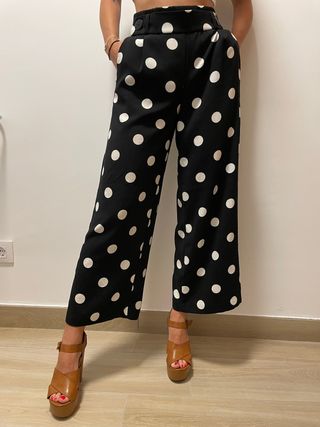 Pantalón palazzo Zara lunares de segunda mano por 18 EUR en Pinto en  WALLAPOP