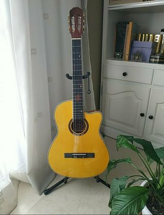 Guitarra Alhambra segunda mano en Sevilla en WALLAPOP