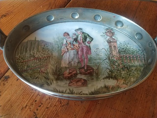 antigua bandeja de majolica y metal con asa