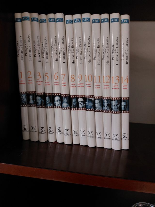 COLECCIÓN DE 14 LIBROS DE PERSONAJES HISTORIA